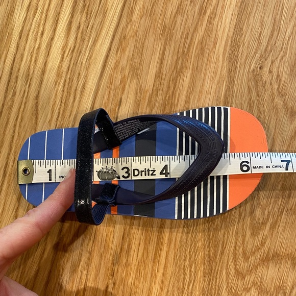 Carter’s toddler flip flops size 7/8 - Picture 4 of 4